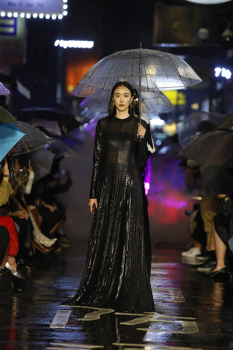 模特兒整體造型搭配。取自BeautiMode