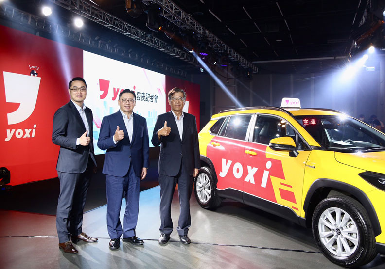 圖／左起為yoxi本部長吳品璁、和泰汽車總經理蘇純興、和泰汽車董事長黃南光。 
