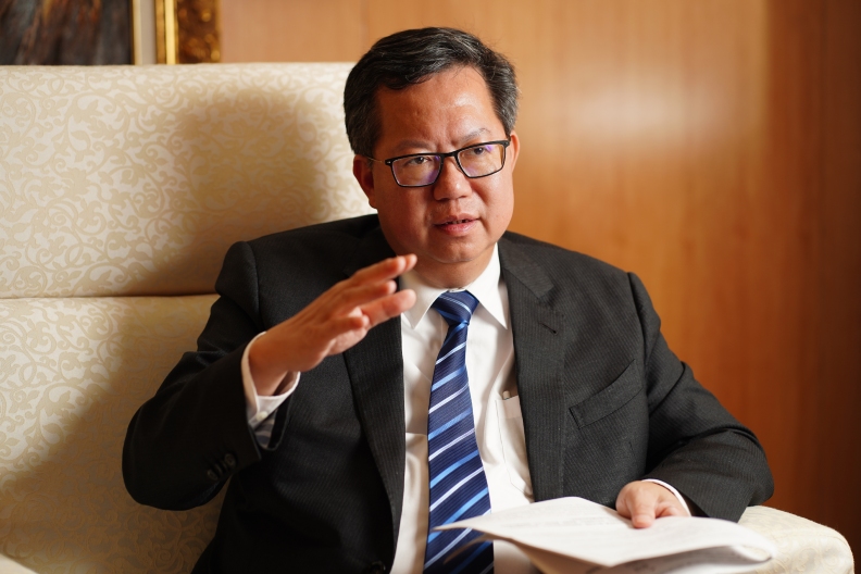 桃園市長鄭文燦，與記者分享對於疫後經濟的看法及航空城計畫發展進度與展望。