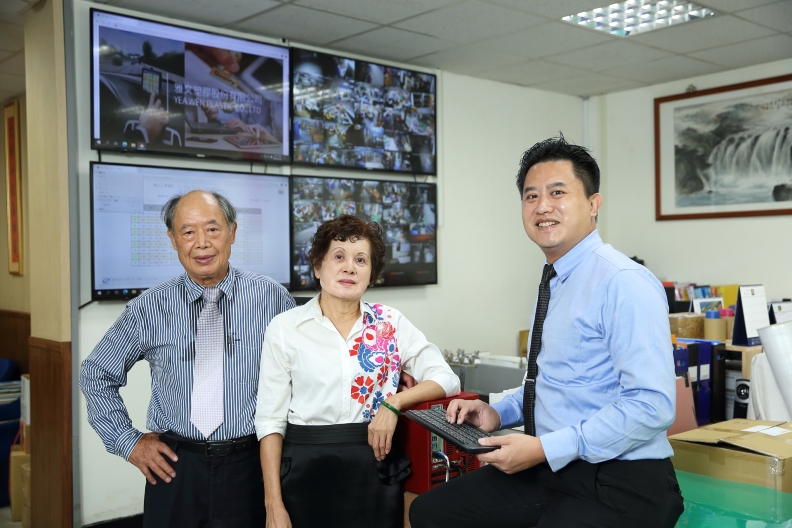 身為二代接班的陳秉豐，深刻了解「技術不是問題，『人』才是問題所在。」在父母親全力的信任下，導入 ERP 系統，開始雅文的數位轉型過程。