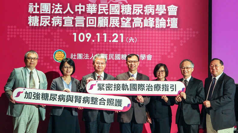 （左起）胡啟民副教授、蔡淑鈴副署長、黃建寧理事長、石崇良常務次長、李玉春教授、許志成副所長、陳榮福主任。