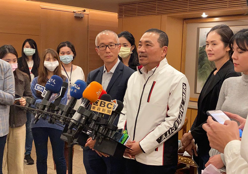 新北市長侯友宜發表2023年無煤城市、2030年減排30%的氣候目標。