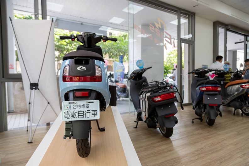 臺中市的電動機車成長數量為全國第二,六都第一,顯現推動低污染車輛策略成效斐然