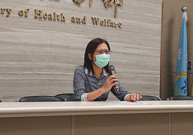 健保會執行秘書周淑婉表示，從今天早上九點半討論是中午十二點半，討論三小時，最後將委員所提的費率調整建議攝為兩案，經徵詢現場38名委員意見。聯合新聞網提供