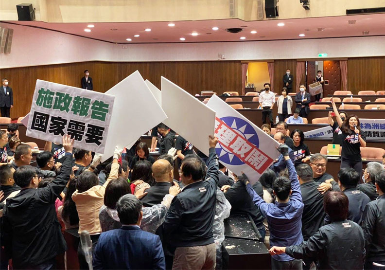 立院今(27日)上演豬皮、豬內臟大戰。