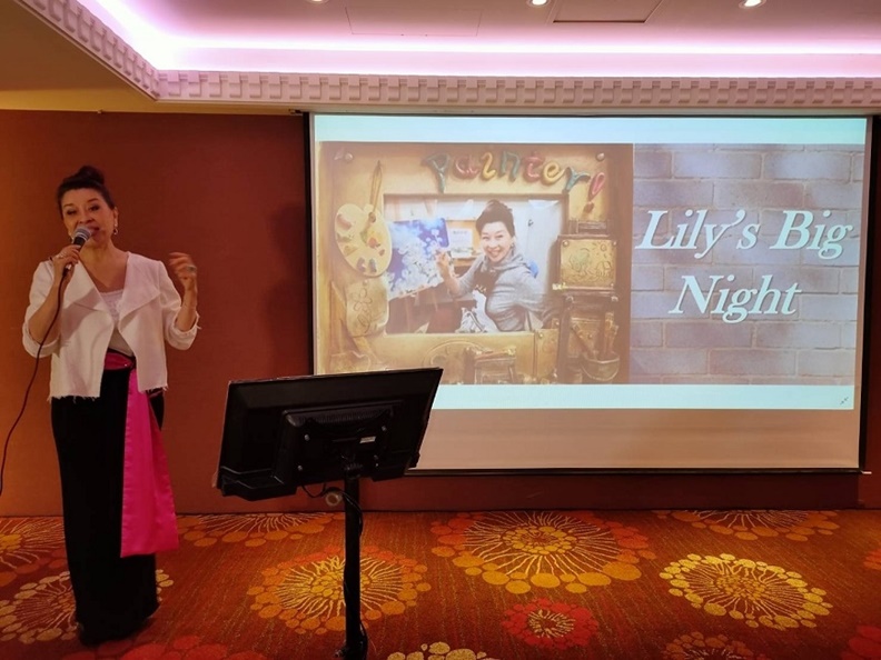 「走音天后」翟瑞瀝終於開演唱會了。