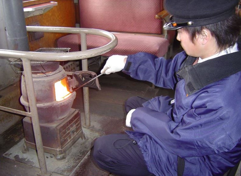 懷舊風的「火爐列車」,是津輕鐵路最知名的觀光行程。(圖片來源:官網)