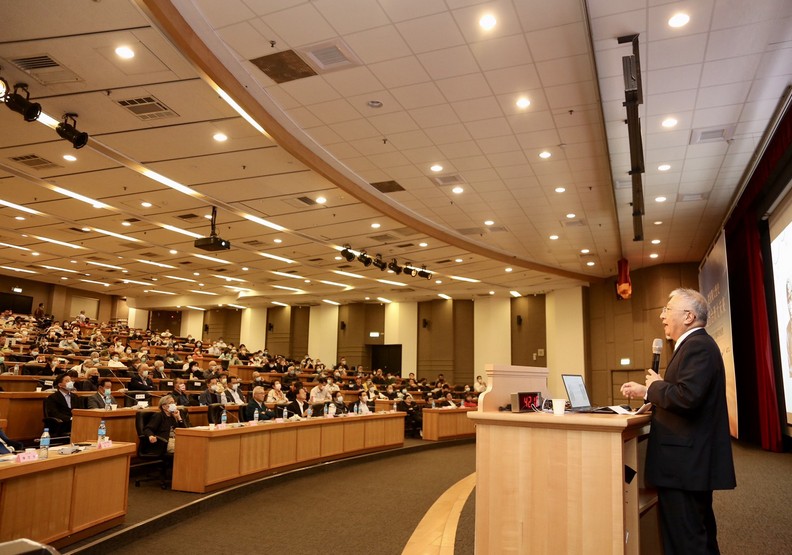 抗戰結束後，隨之引爆的國共內戰、冷戰等，至今仍影響著兩岸、中美、台日之間錯綜複雜的關係