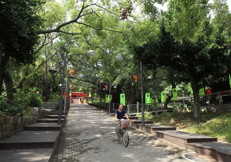 位於市中心的鯉魚山,是許多台東人從小郊遊踏青的熟悉地點。出自台東觀光旅遊網