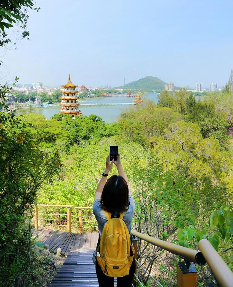 龜山登山步道可俯瞰蓮池潭美景。出自高雄市新聞局,Carter攝