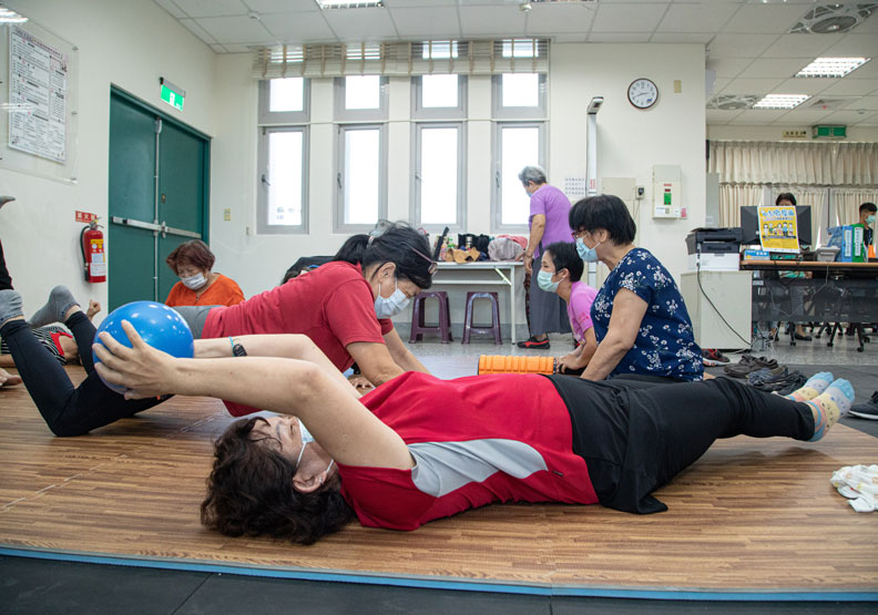 長者在這裡有各式各樣的體能訓練可以進行。