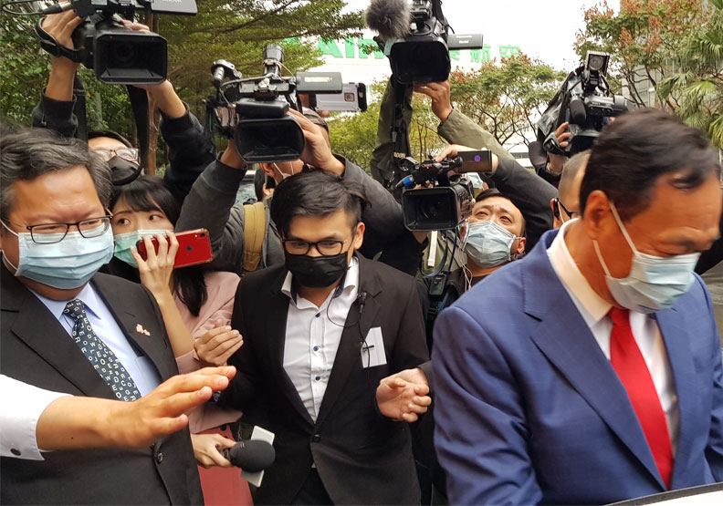 郭台銘、鄭文燦兩位重量級人物相會,引起媒體高度關注。毛凱恩攝