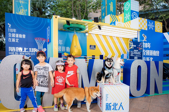 全運會主題貨櫃區體驗籃球、舉重、射箭、拳擊等不同運動項,將有各種精彩運動體驗,還有現場按讚拿好禮、拍照週週抽等多項活動可以玩,歡迎你來「隨時上場」(圖片來源/110年 全國運動會在新北)