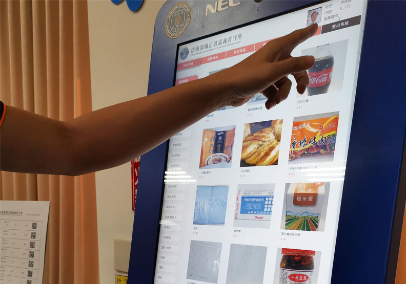 購物機。邱莉燕攝