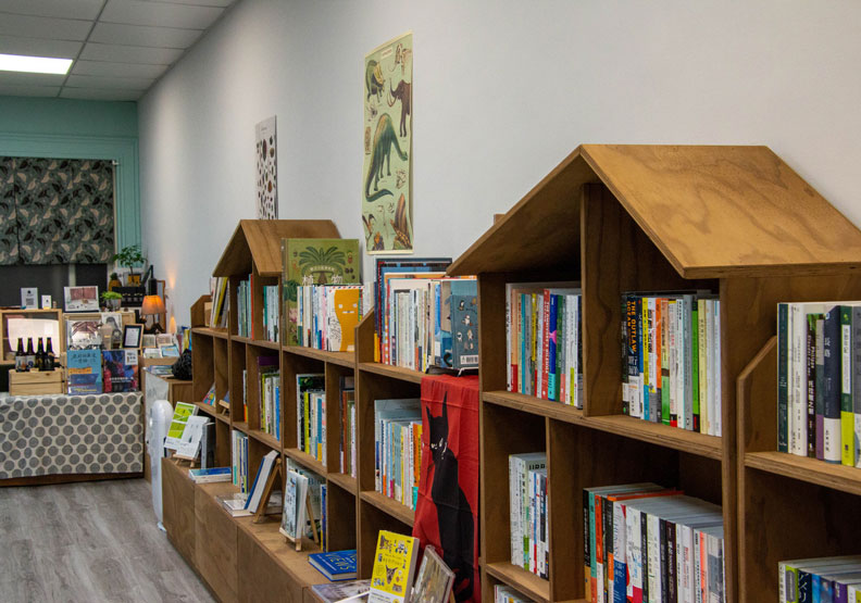 基隆獨立書店小獸書屋開幕,鄭麗君來加持選書推薦4本書。小獸書屋提供