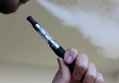 全台首例！15歲少年吸電子菸四年罹肺炎，菸害防制法仍在原地踏步？