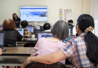 自製LINE貼圖課程額滿！台灣最小城市嘉義，如何讓熟齡族變數位玩家？