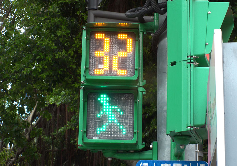 延長小綠人的秒數,長者就有餘裕過馬路。Shutterstock提供
