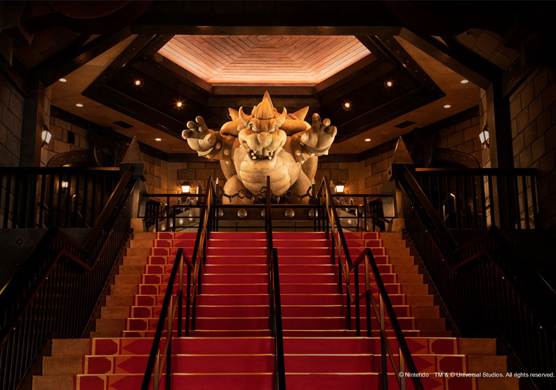 官方照片中，可以見到巨大的庫巴雕像。