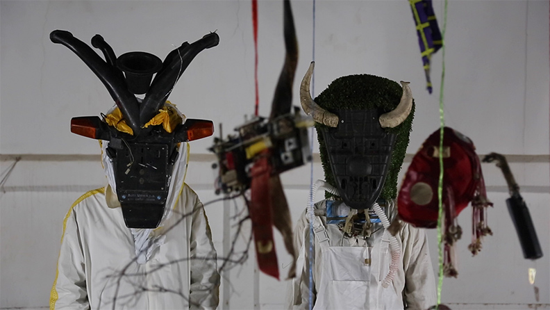 亞梅定肯內+史帝芬維列-波特羅+納塔莉姆什瑪;歐利、莫奴,《變異派學校》(影像截圖),2020,HD錄像,片長11分38秒。