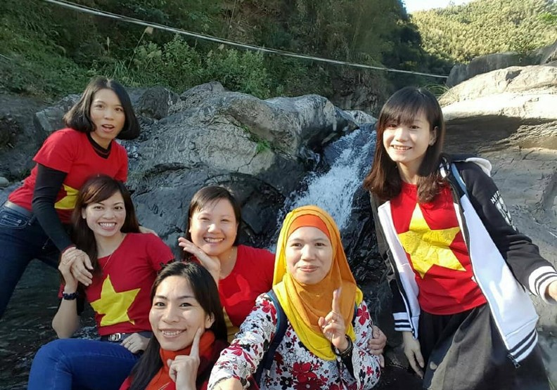 潘羽姍與4位新住民姊妹組成「五越星」團隊。照片來源:潘羽姍