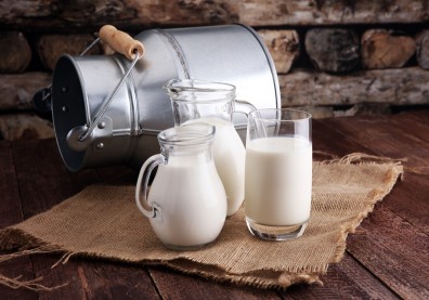 喝「低脂牛奶」容易得到帕金森氏症？營養師分析多篇研究解答
