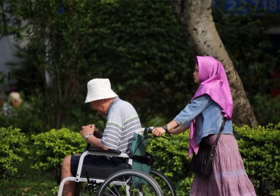 逾80歲聘外籍看護「免巴氏量表」8/1上路！勞動部提6大配套