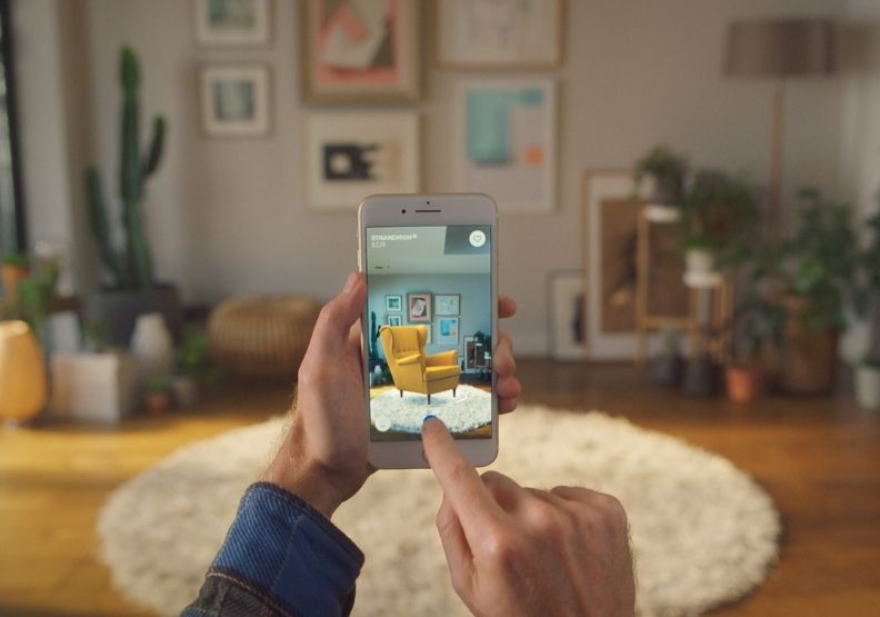 應用程式「IKEA Place」。取自IKEA推特。