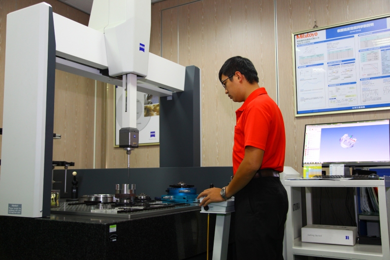 經濟部工業局「智機產業化推動計畫」支持協助下,盈錫精密打造智慧化工廠,大大提升產品良率。