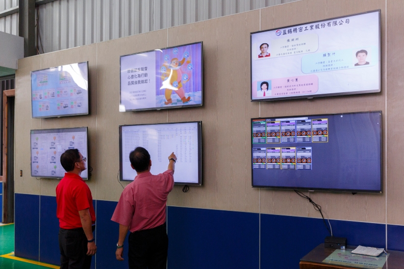 透過資訊匯流,盈錫精密掌握八大廠區的資訊,持續改善業務、生管、財務等所有面向。