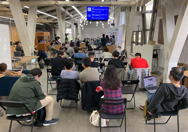 分屬七個場地進行的議程，移動、趕場，有種大家一起回到大學時代的感覺。g0v提供