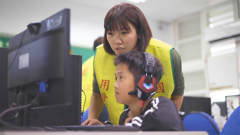 儘管這一趟困難重重,吳欣潔還是自告奮勇前往:「除了給孩子成就感,也希望讓小朋友覺得,這跟他們參加過的活動都不一樣。」