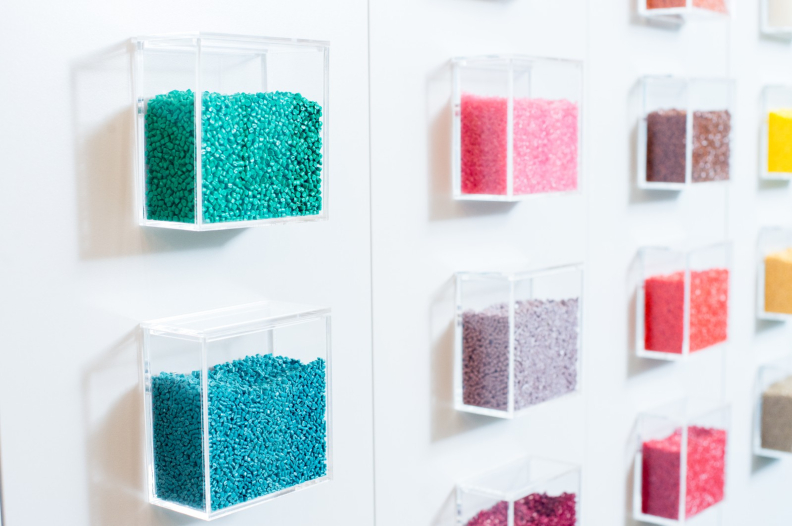 基於對環境的使命,宏恩集團投入循環經濟,攜手展開廢塑膠回收事業,致力將垃圾化為綠金商機。