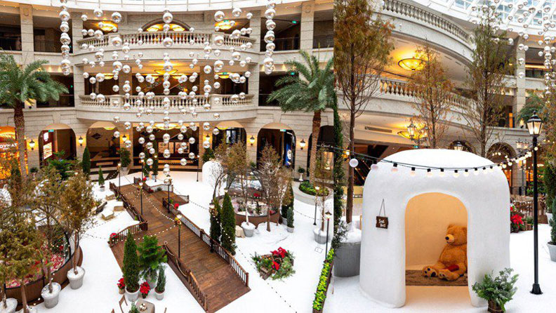 BELLAVITA把中庭變身「白雪森林」。BELLAVITA提供