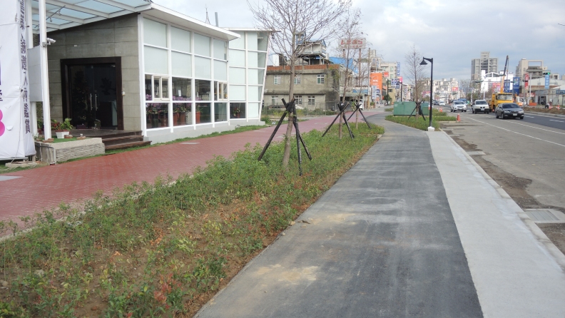 中央路藉由改善整體路型與將空間配置更有效率的應用，將能塑造高品質的人本城市環境，藉由中央路之林蔭大道進行主題性之串聯，打造雙城整體意象。（圖片來源：苗栗縣政府提供）