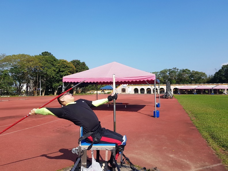 經歷過三年的休息及復健,黃楷倫轉換賽場重新出發,他鼓舞大家說:「不要輕易的放棄追尋自己的夢想,堅持久了就會是你的。」(圖片來源:黃楷倫提供)