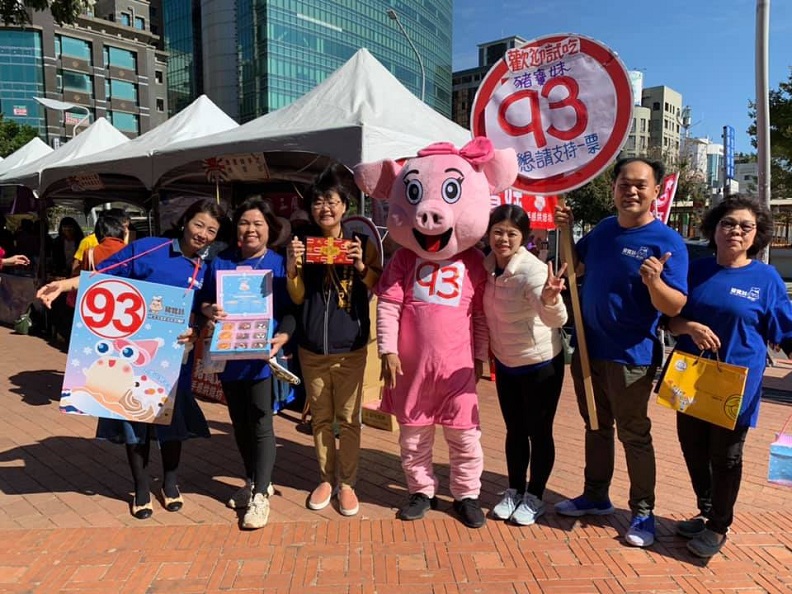 臺中十大伴手禮現場票選活動，捲動業者不只拼美味、拼特色，更拼創意行銷。