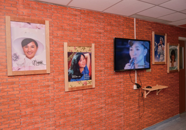 電影院、台鐵車站、老照片、老歌等懷舊設施,可以讓失智長者的情緒在熟悉的環境中安定下來。林衍億攝