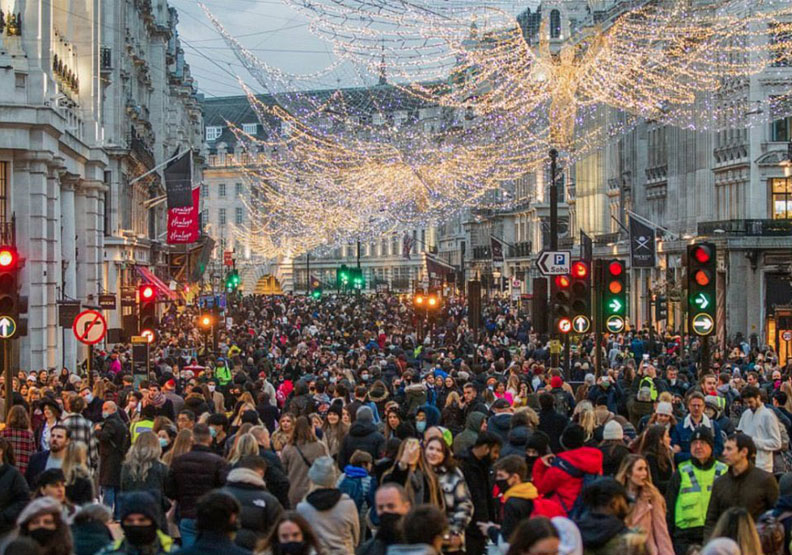 倫敦封城前大批的耶誕節購物人潮。