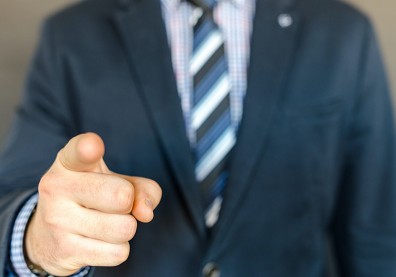 典型的輸家思維：先問錯誤「是誰先開始的？」，再說「不關我的事」