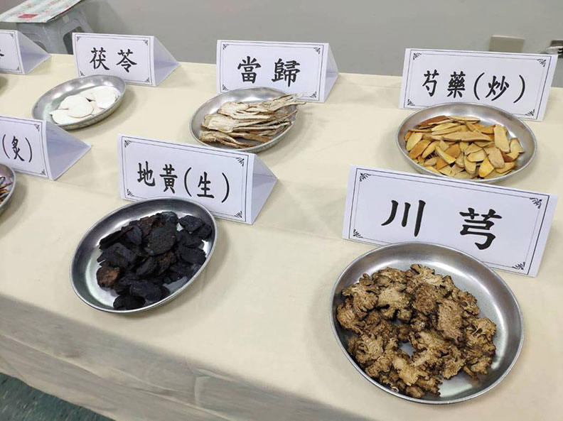 柳營奇美醫院推出「何首烏藥膳包」,適合闔家食用。聯合新聞網提供