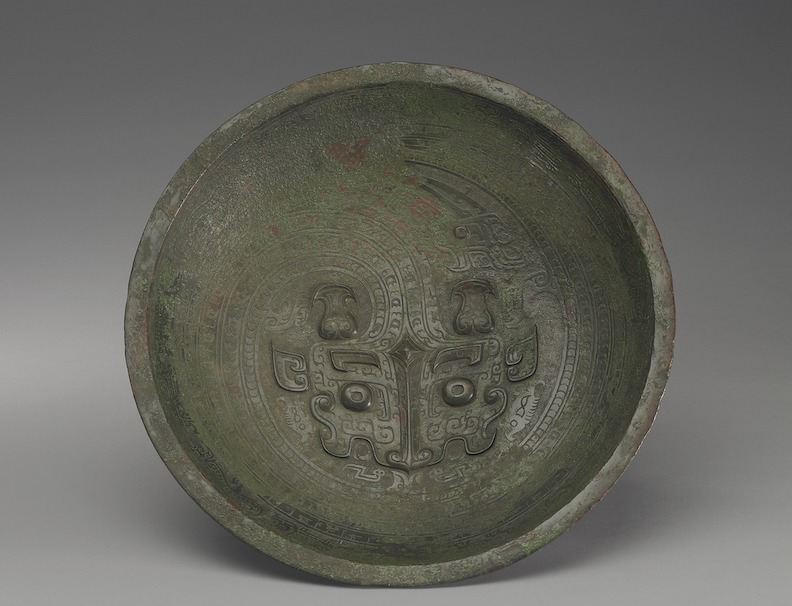 商晚期蟠龍紋盤。取自國立故宮博物院粉絲團