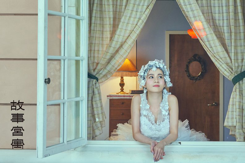 曾演出《故宮×青春》影片女主角連俞涵，這次再度與故宮結緣，詮釋晉代王羲之〈快雪時晴帖〉，飾演褪去一襲華服的女明星，在暴風雨夜晚傳訊問候久未聯繫的友人。取自國立故宮博物院粉絲團