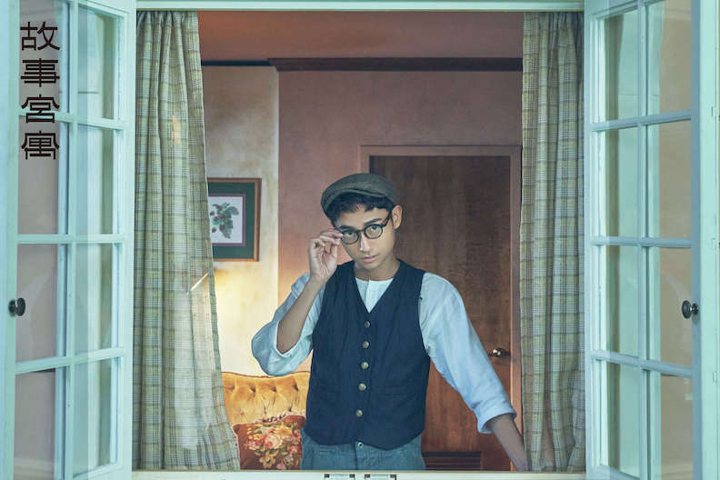 林鶴軒飾演一位不多話的文青，以低調沉穩個性詮釋北宋范寬〈谿山行旅圖〉。取自國立故宮博物院