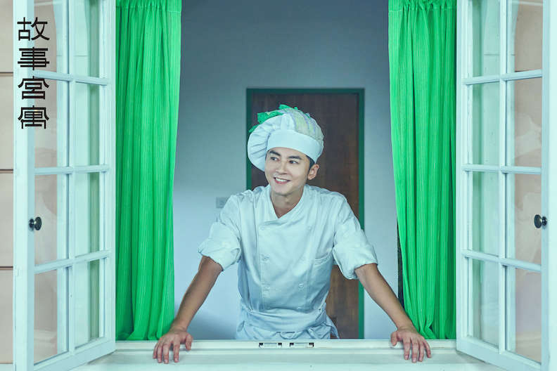 李國毅出演故宮人氣文物清代〈翠玉白菜〉，完美演繹專業廚師烹煮白菜的多種方式，也帶出翠玉白菜的趣味冷知識。取自國立故宮博物院