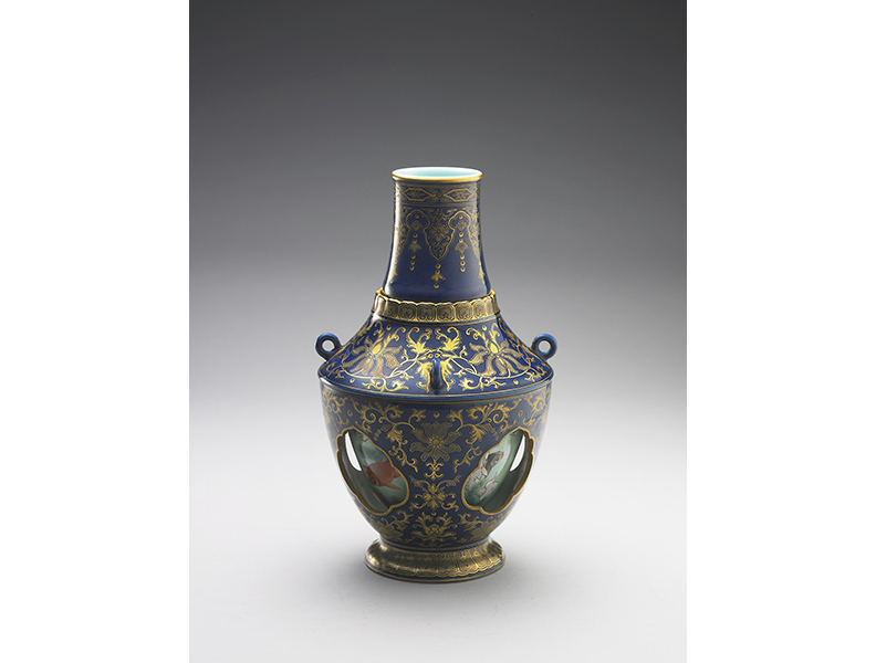 清代霽青描金游魚轉心瓶。取自國立故宮博物院粉絲團