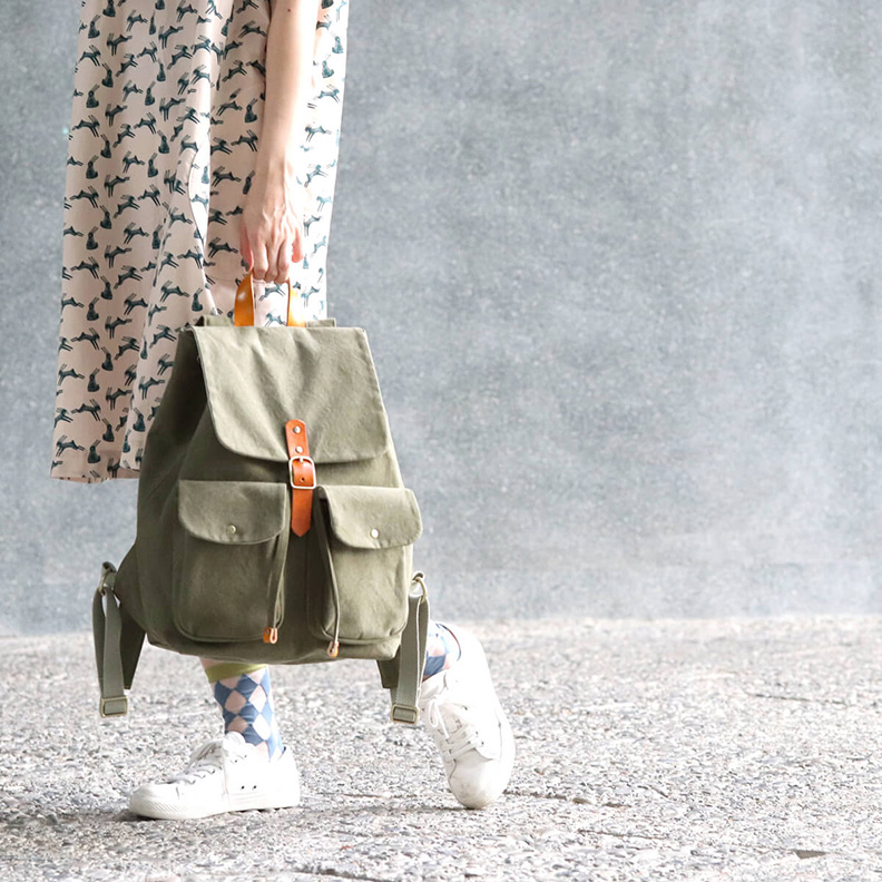 quoi quoi布知道後背帆布包。取自Beautimode