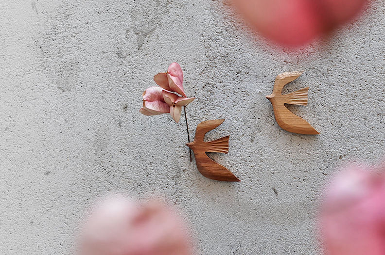 陳雕刻處的飛鳥磁鐵花器作品。取自Beautimode