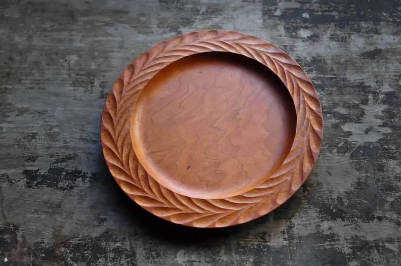 陳雕刻處飛鳥木紋盤。取自Beautimode