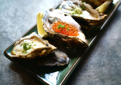 愛吃海鮮的你吃下多少「塑膠」？研究：貽貝、牡蠣、扇貝汙染最嚴重